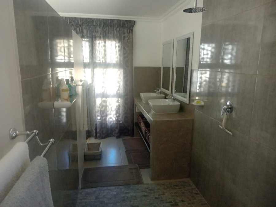 3 Bedroom Property for Sale in Wavecrest Eastern Cape